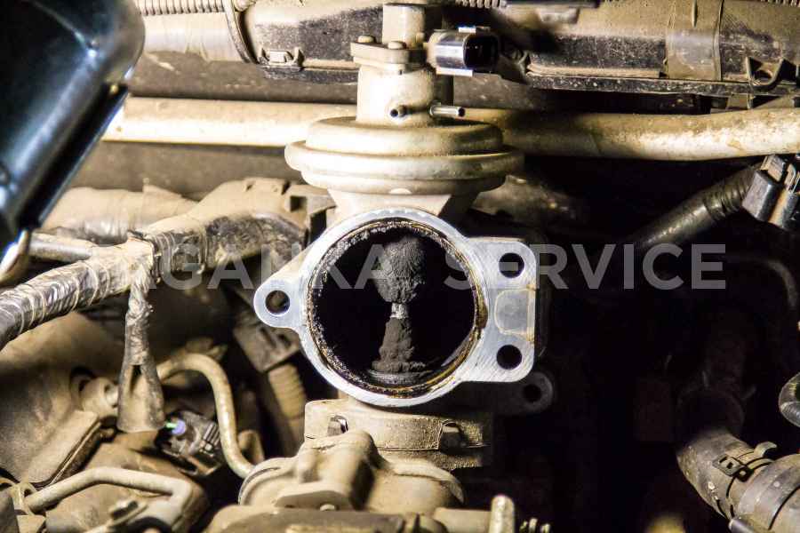 Чистка системы рециркуляции выхлопных газов Toyota Land Cruiser Prado 150 - фото 1