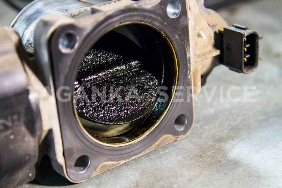 Чистка системы рециркуляции выхлопных газов Toyota Land Cruiser Prado 150 - фото 5