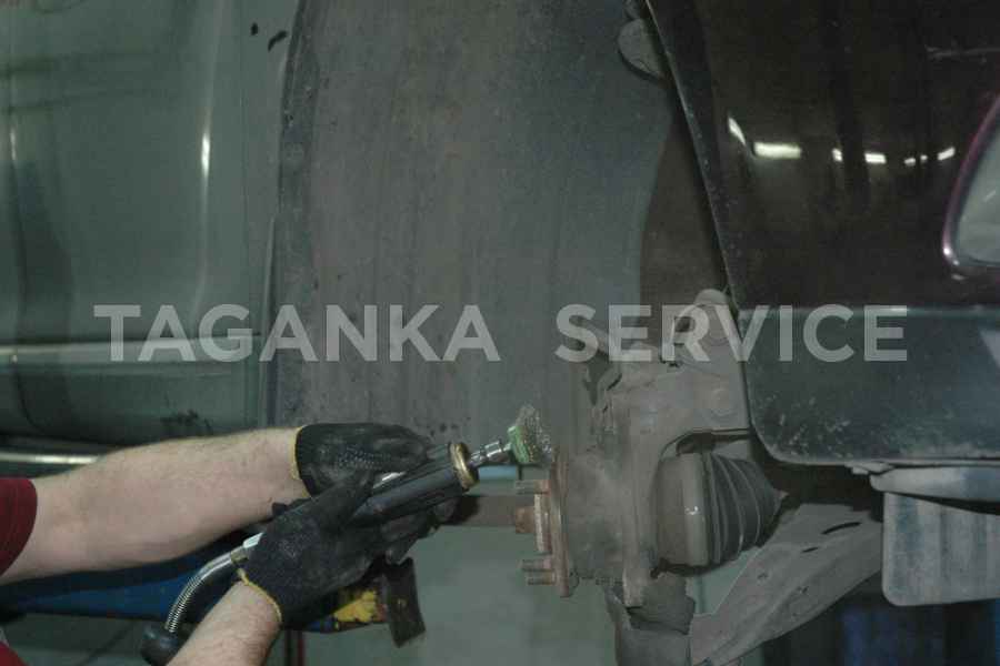 Как проводится техническое обслуживание тормозной системы передней оси Toyota Highlander в Тойота таганка? - фото 3