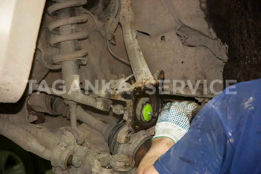 Монтаж нового подшипника передней ступицы на Toyota Land Cruiser Prado 150 - фото 3