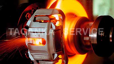 Блог - Монтаж усиленных тормозных шлангов для улучшения работы системы торможения Toyota