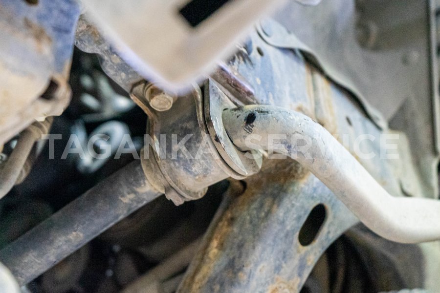 Причины выхода из строя стабилизатора передней подвески Toyota Land Cruiser Prado 150 - фото 1