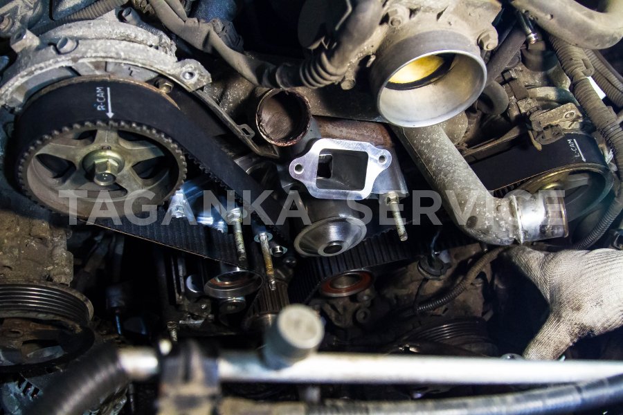 Техническое обслуживание Toyota Land Cruiser 100 – замена ремня ГРМ - фото 12