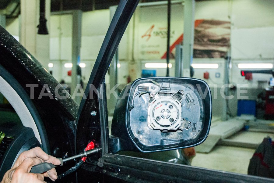 Toyota Land Cruiser 200: ремонт бокового зеркала - фото 11