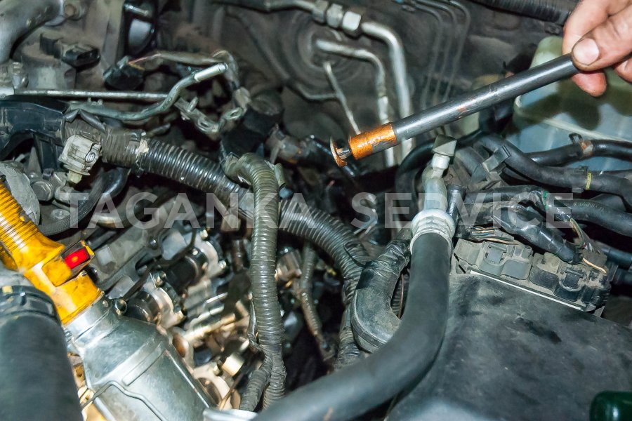 Toyota Land Cruiser 200: замена топливных форсунок на дизельном двигателе 1-VD FTV - фото 6
