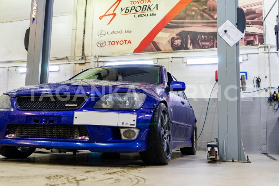 Toyota Altezza со спортивным тюнингом – машина выходного дня для владельца Toyota Land Cruiser 200 - фото 1
