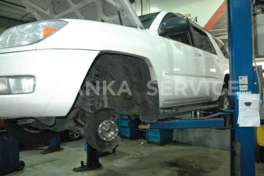 Замена рулевых наконечников и устранение посторонних стуков Toyota 4Runner - фото 1