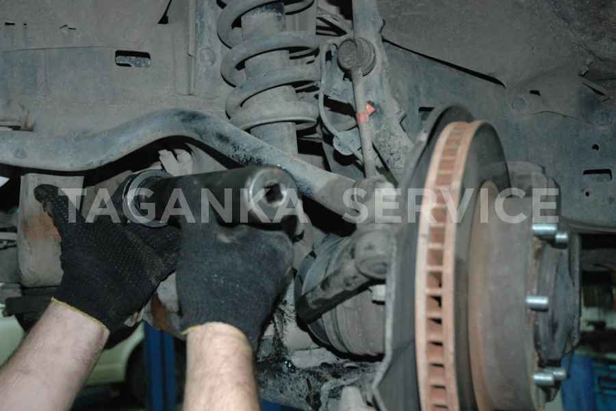 Замена рулевых наконечников и устранение посторонних стуков Toyota 4Runner - фото 6