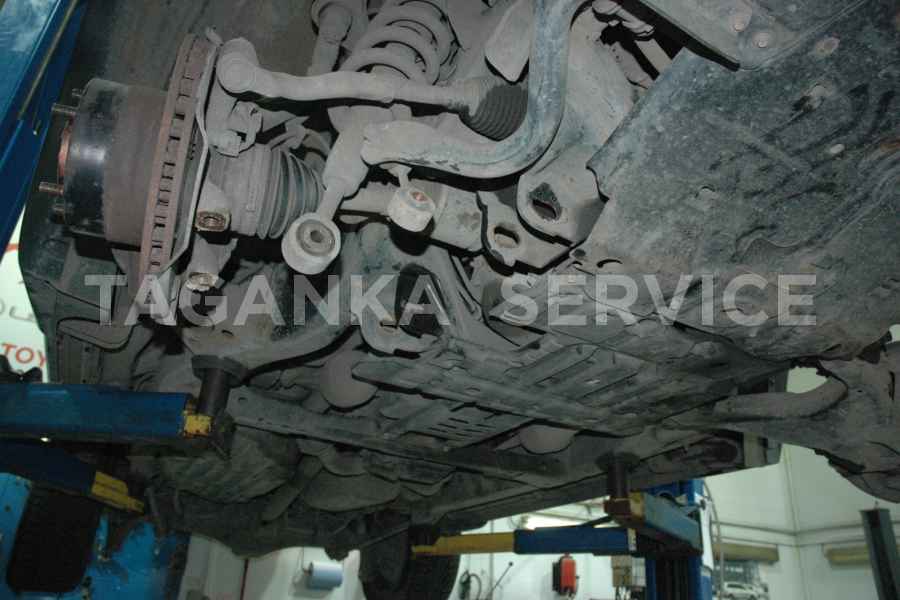 Замена рычагов передней подвески в Toyota Land Cruiser 200 - фото 5