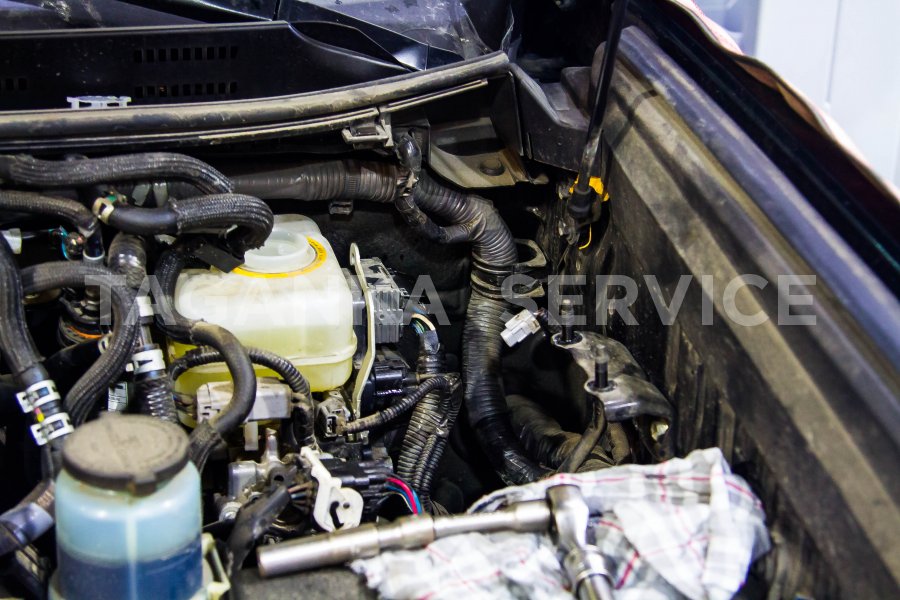 Замена топливного фильтра на Toyota Land Cruiser Prado 150 с дизельным двигателем - фото 7