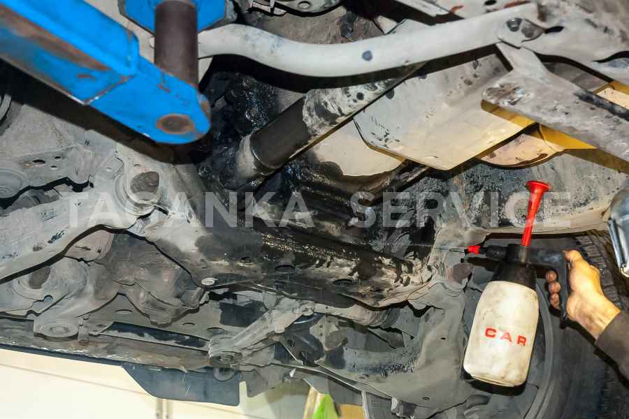 Замена заднего сальника коленвала Toyota Land Cruiser Prado 150 с дизельным двигателем - фото 19