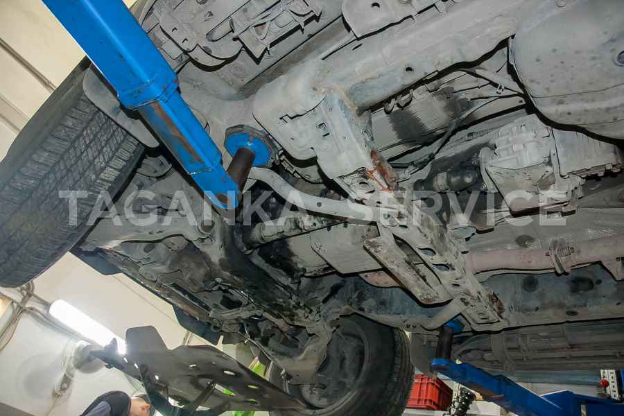 Замена заднего сальника коленвала Toyota Land Cruiser Prado 150 с дизельным двигателем - фото 20