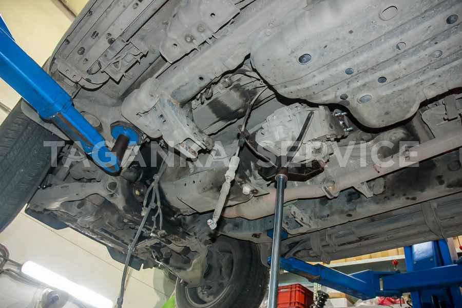 Замена заднего сальника коленвала Toyota Land Cruiser Prado 150 с дизельным двигателем - фото 4