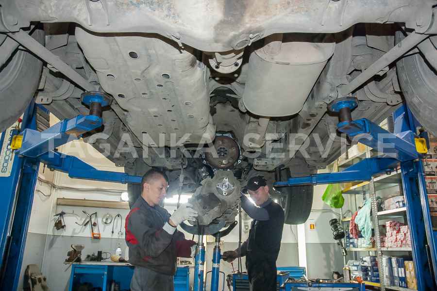 Замена заднего сальника коленвала Toyota Land Cruiser Prado 150 с дизельным двигателем - фото 5