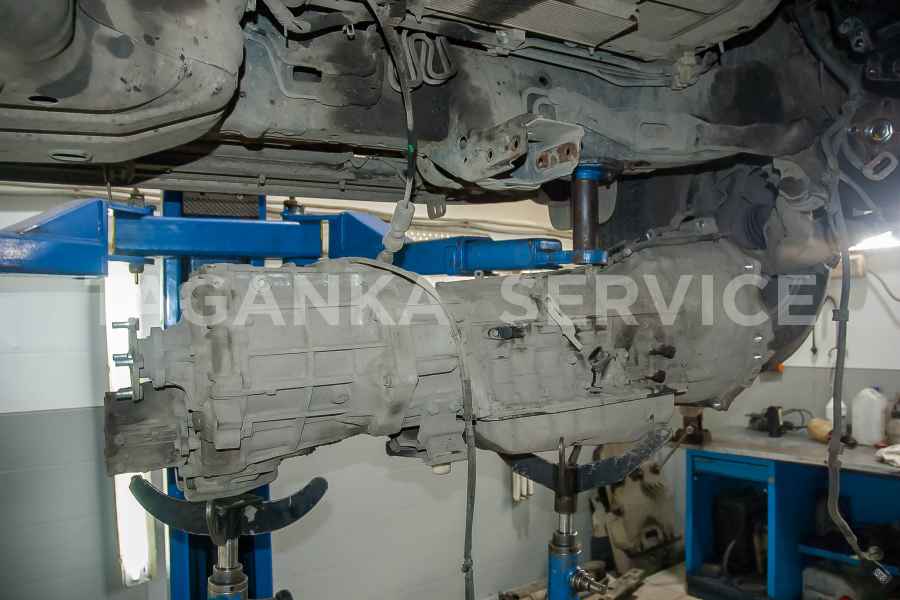 Замена заднего сальника коленвала Toyota Land Cruiser Prado 150 с дизельным двигателем - фото 8
